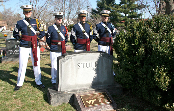 VTCC cadets at the gravesite of O.M. Stull in Lexington, Va.
